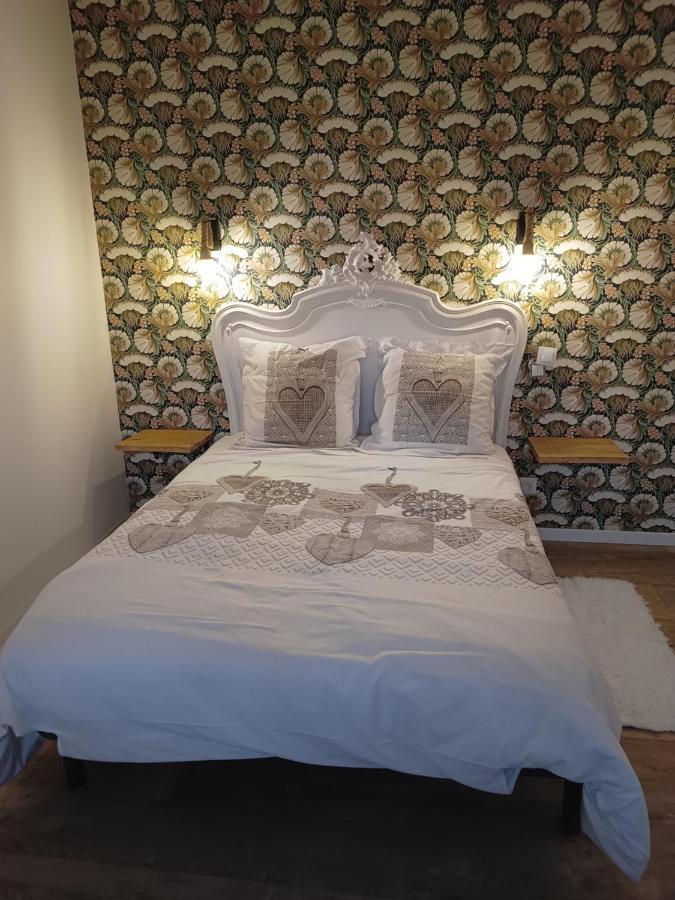 Ecommoy La Petite Maison Dans La Prairie מראה חיצוני תמונה