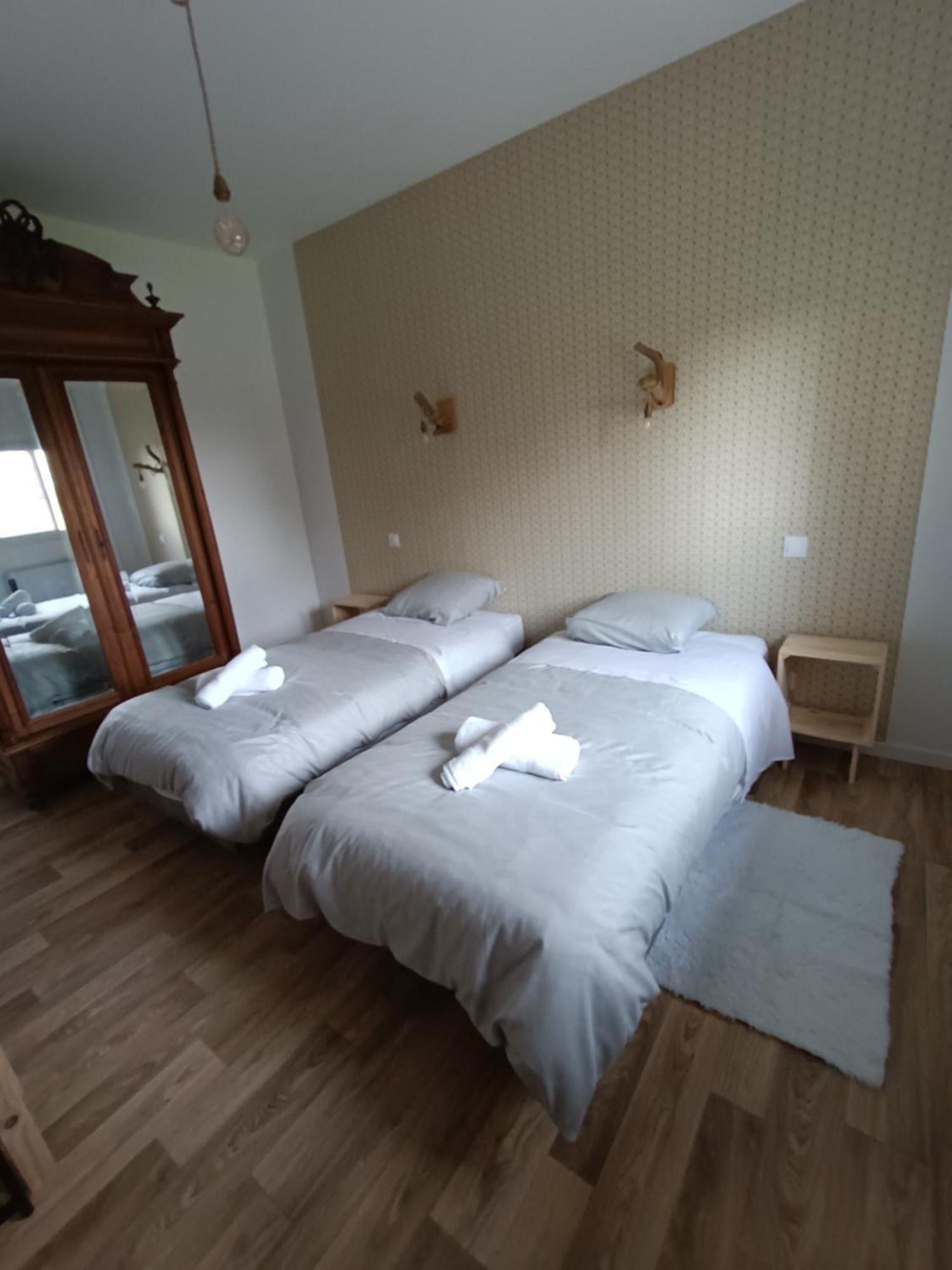 Ecommoy La Petite Maison Dans La Prairie מראה חיצוני תמונה